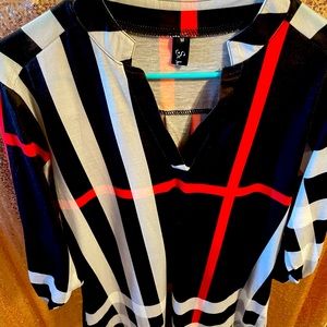 Never worn, only tried on. Long sleeve pattern shirt